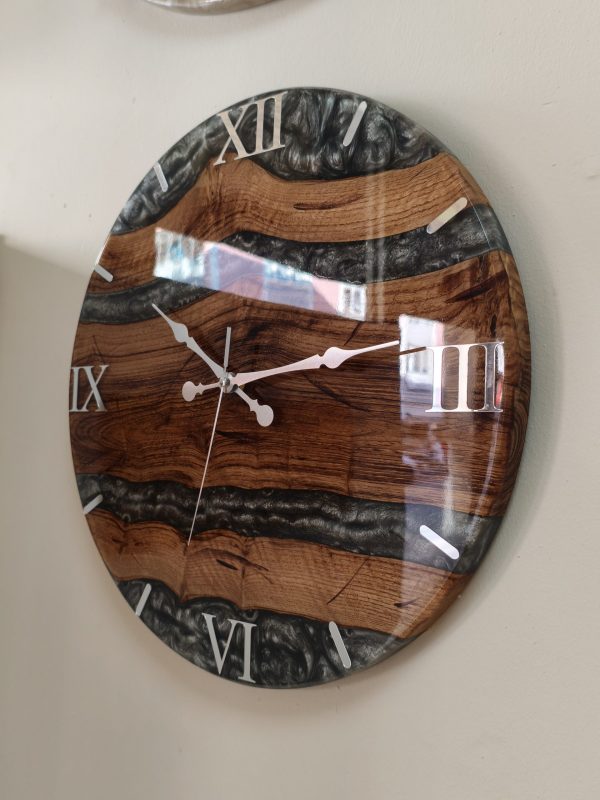 Ahşap epoksi duvar saati çap 42.5 cm, Kestane ağacı ve Gümüş Sedef, el yapımı
