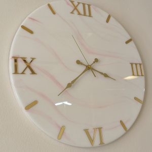 Epoksi kaplama duvar saati Çap 50 cm, beyaz ve pembe, el yapımı MDF Epoksi kaplama