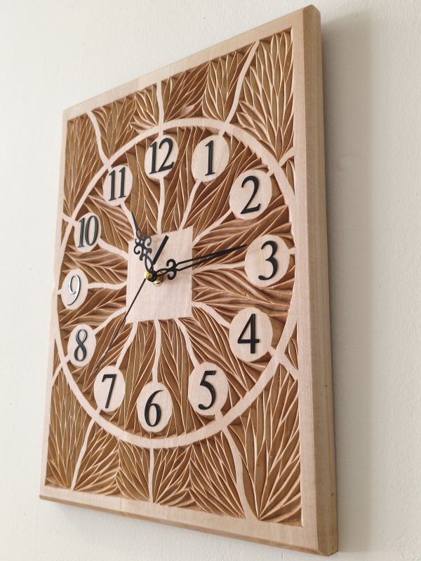 Ahşap oyma duvar saati 30x40 cm, Monocoat kaplama, aynalı pleksi rakamlar