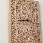 Ahşap oyma duvar saati 30x40 cm, geometrik motifli, ıhlamur ağacı, Roma rakamlı