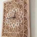 Ahşap oyma duvar saati 30x40 cm, geometrik motifli, ıhlamur ağacı, Roma rakamlı