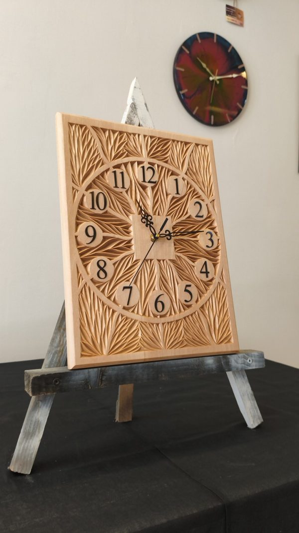 Ahşap oyma duvar saati 30x40 cm, Monocoat kaplama, aynalı pleksi rakamlar