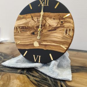 Zeytin Ahşap & Siyah Epoksi – Çap 30 cm – Ahşap Epoksi Duvar Saati
