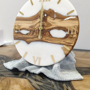 Zeytin Ahşap & Beyaz Epoksi – Çap 30 cm – Ahşap Epoksi Duvar Saati