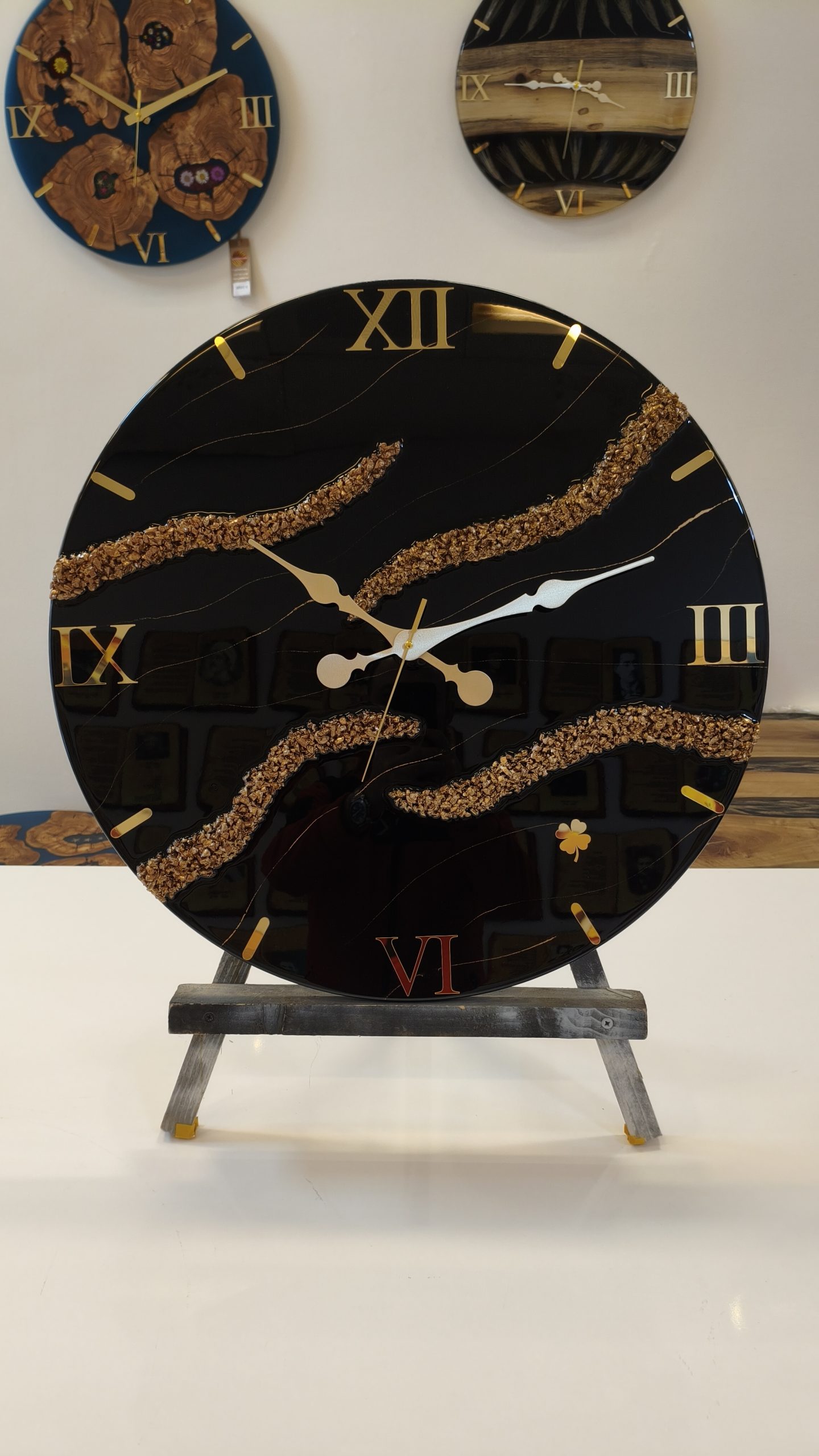 Siyah Altın Epoksi Duvar Saati 60 cm – El Yapımı Lüks Modern Dekoratif Salon Saati - Görsel 1