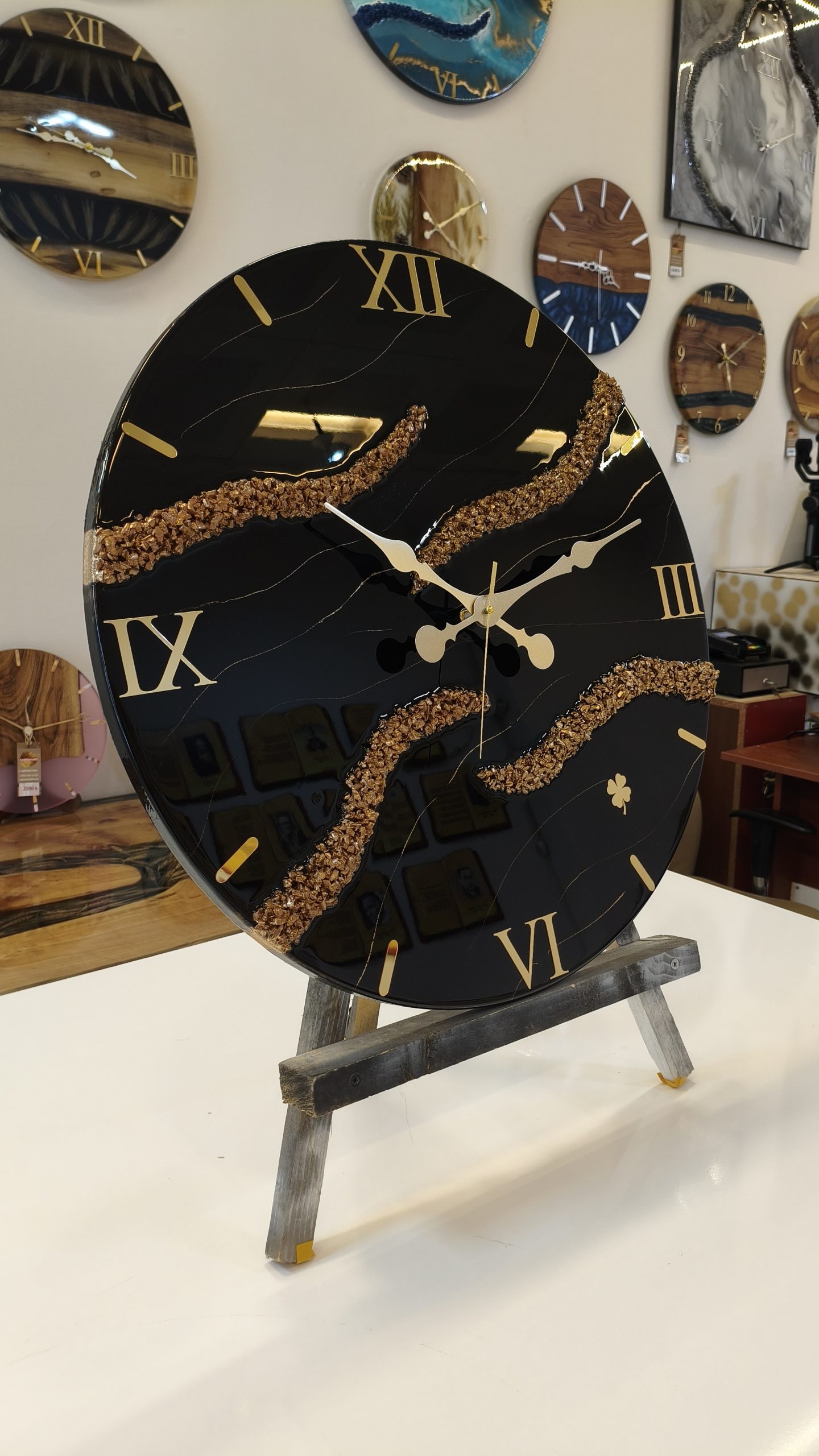 Siyah Altın Epoksi Duvar Saati 60 cm – El Yapımı Lüks Modern Dekoratif Salon Saati - Görsel 3