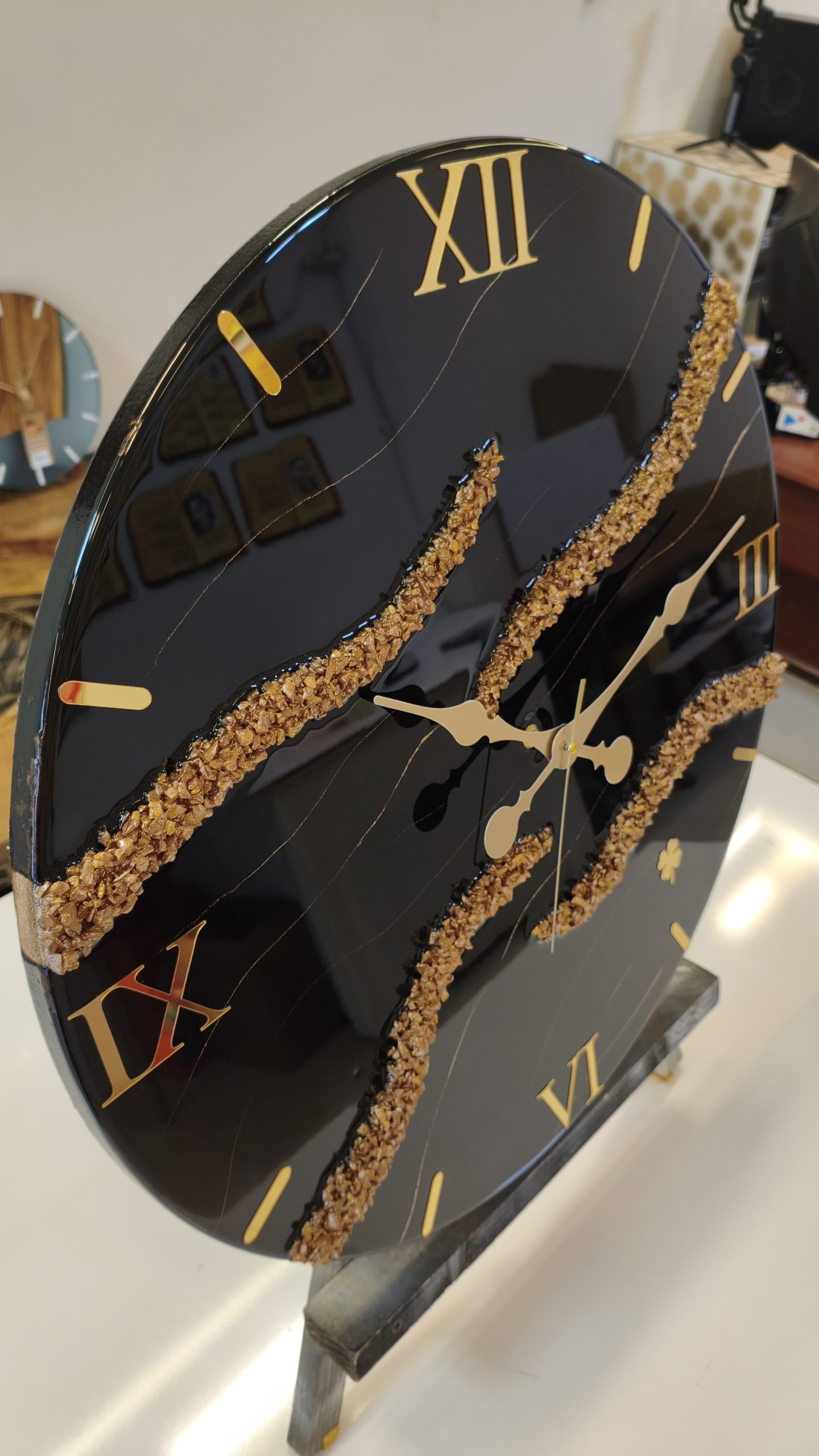 Siyah Altın Epoksi Duvar Saati 60 cm – El Yapımı Lüks Modern Dekoratif Salon Saati - Görsel 4
