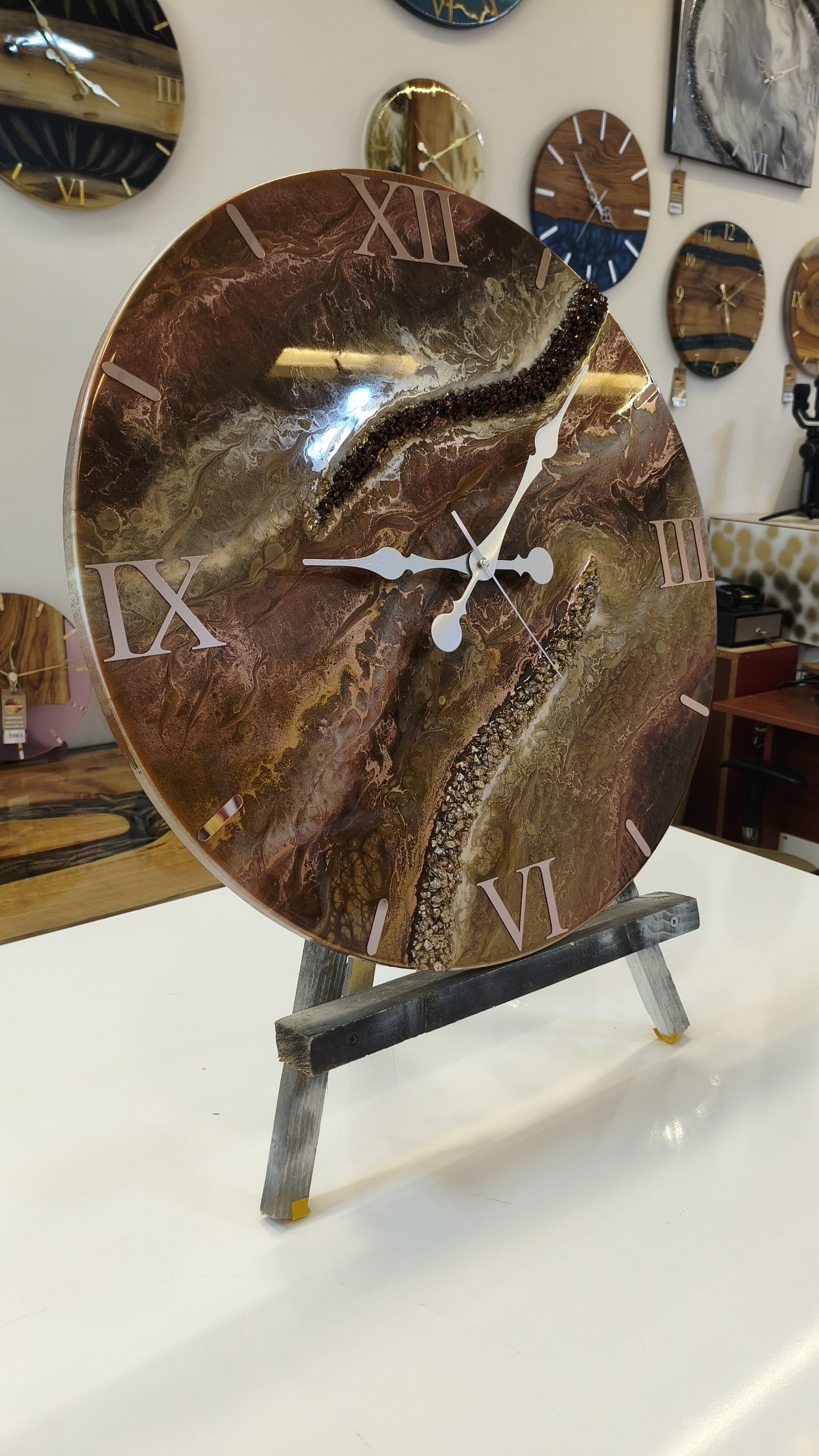 Bronz Kahverengi Mermer Desenli Epoksi Duvar Saati 60 cm – El Yapımı Lüks Dekoratif Salon Saati - Görsel 2