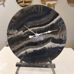 Titan Rüzgarı - Antrasit, Basalt, Kuasar ve Artico Dönüşüm Epoksi Duvar Saati 60 cm